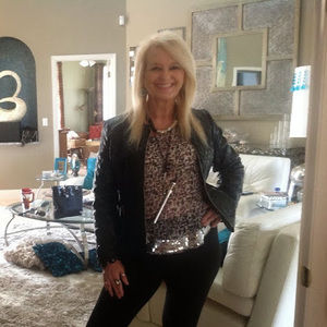 Meet your Posher, Neva